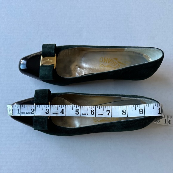 Classic Salvatore Ferragamo Dark Green Suede Bow Low Heel Pumps.Size 7 - Picture 9 of 10